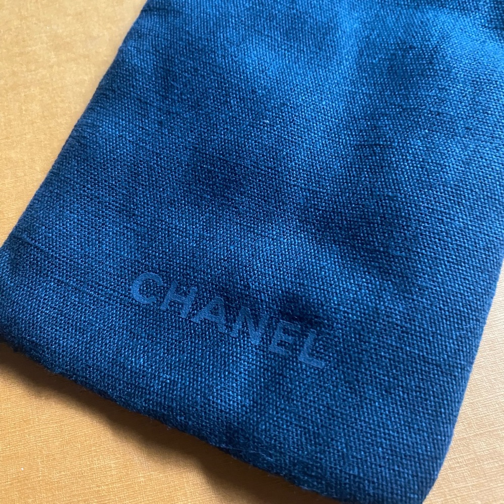 Chanel pouch - Picture 2 of 4